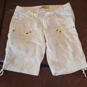 Patterned bermuda shorts